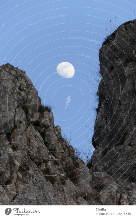 The moon is low over a rock formation in the Eselsburg valley near Ulm Moon Donkey Castle Eselsburg Valley Sky Rock Mountain Alb Swabian Jura Nature Landscape