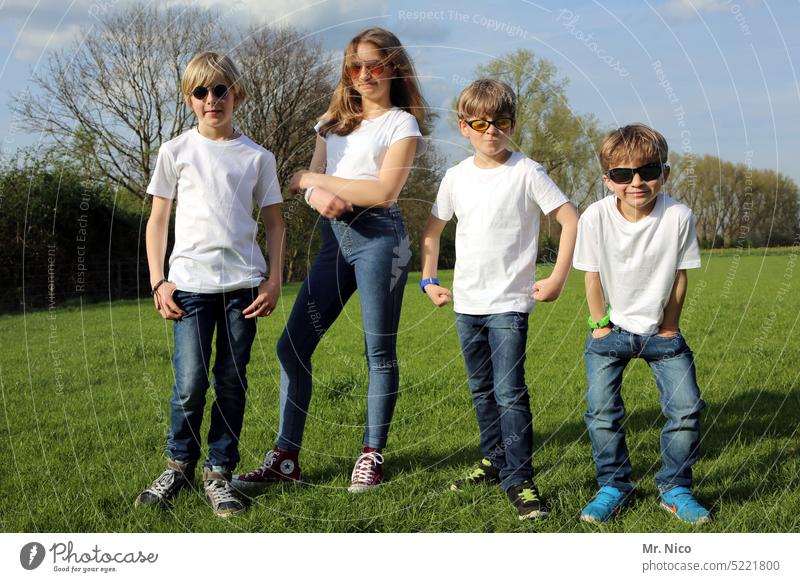 Squad - Youth of today Front view Facial expression Hip & trendy Cool (slang) Sunglasses Youth (Young adults) Group Friendship Group photo Summer Together