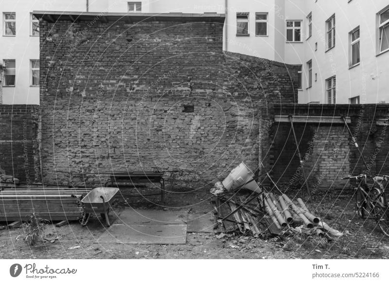 Backyard Prenzlauer Berg Schönhauser Allee Berlin b/w Interior courtyard bnw Downtown Town Capital city Black & white photo Old town Deserted Exterior shot