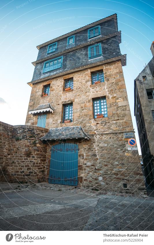 Old well preserved house brick Wall (barrier) Town France travel Tourism Brittany Vacation & Travel Landscape Exterior shot Sky Saint-Malo Clouds Landmark