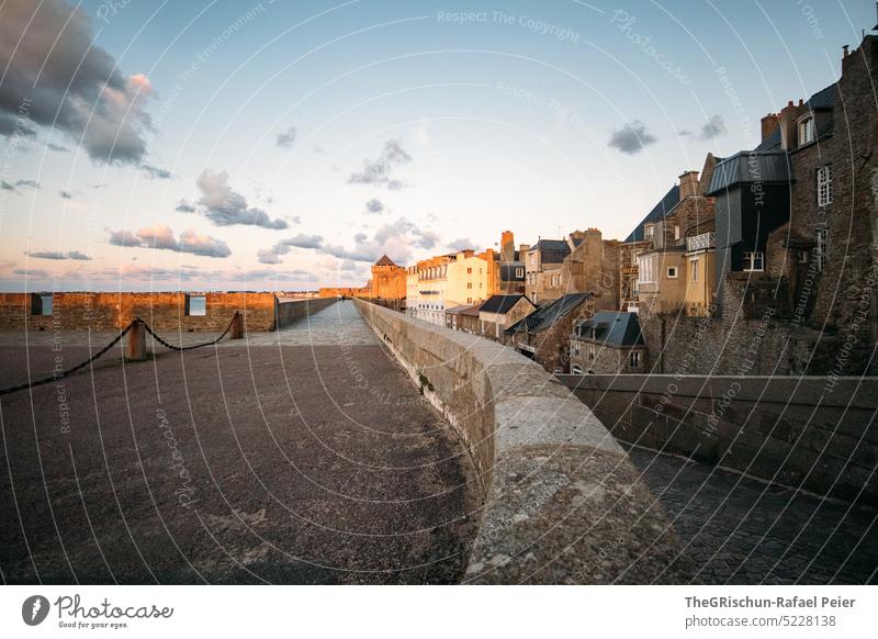 City in evening mood with antique houses Wall (barrier) Town France travel Tourism Brittany Vacation & Travel Landscape Exterior shot Sky Deserted Saint-Malo