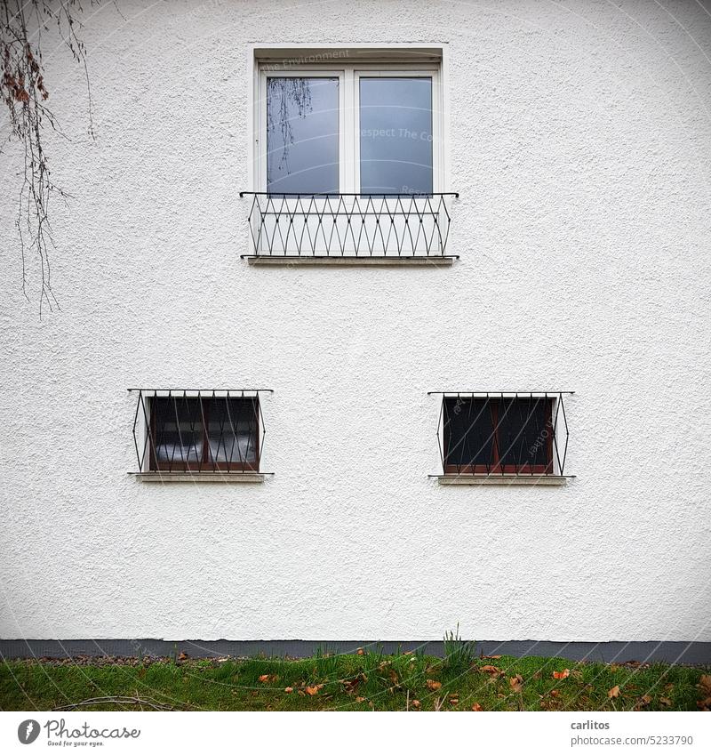 Urban cyclops House (Residential Structure) Facade Window Grating Symmetry Architecture Building Manmade structures Wall (building) Wall (barrier) Pattern