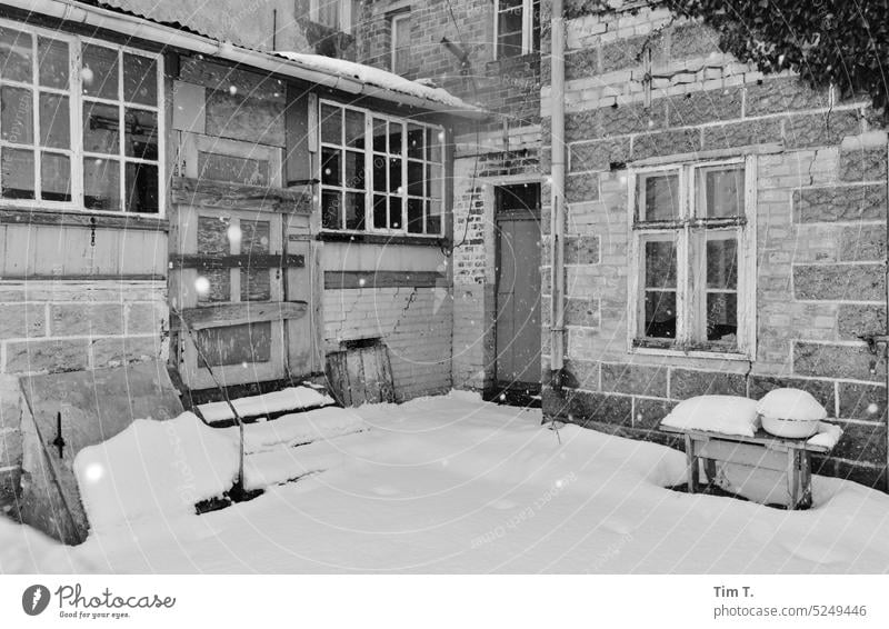 an abandoned farm on the Oder river forsake sb./sth. Farm Winter b/w Snow Courtyard Interior courtyard Poland Black & white photo Deserted Day Exterior shot