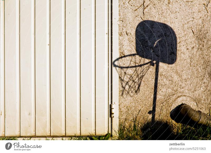 basketball Basketball game Ball game basketball game door Goal Garage Children's game Light Shadow Wall (building) dwell Detached house Garden