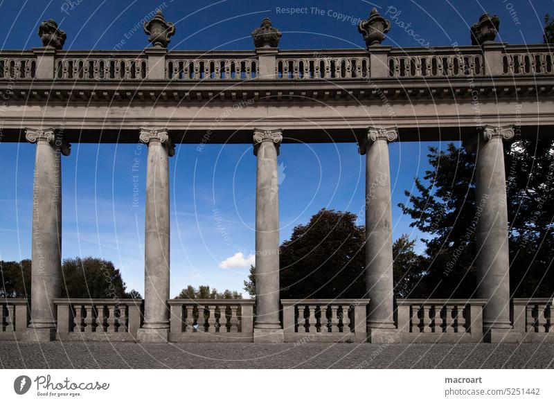 DIE KOLONNADEN DER GLIENICKER BRÜCKE Potsdam Stadttrip Teilung Deutschland Städtetrip Sehenswürdigkeiten Landschaft Architeltur berlin kolonaden kolonnaden