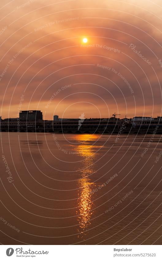 View on Garonne river and riverside bordeaux france garonne french old town panorama scenery skyline history urban european historic vertical dusk cloudy clouds