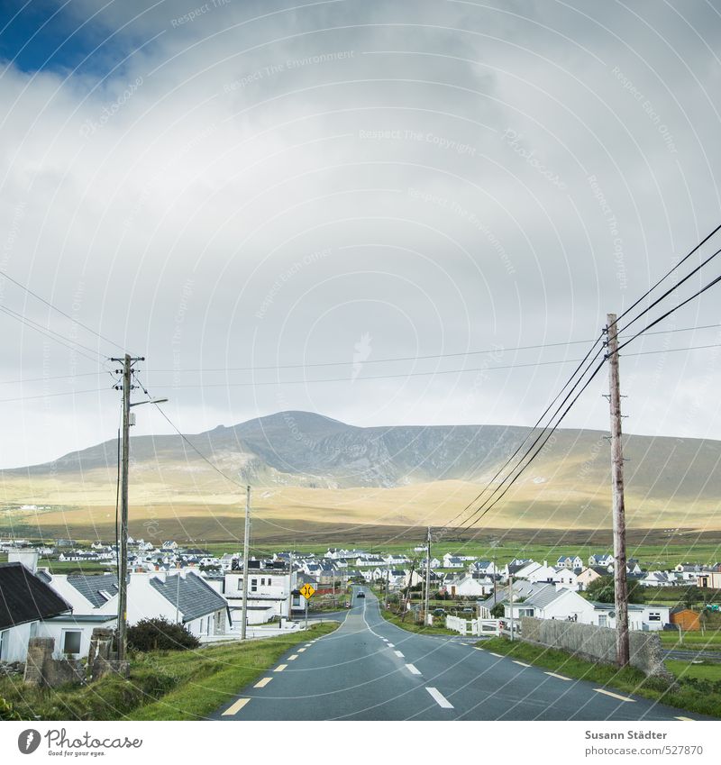 Ireland Village Fishing village Small Town Skyline House (Residential Structure) Building Traffic infrastructure Street Lanes & trails Life Electricity pylon