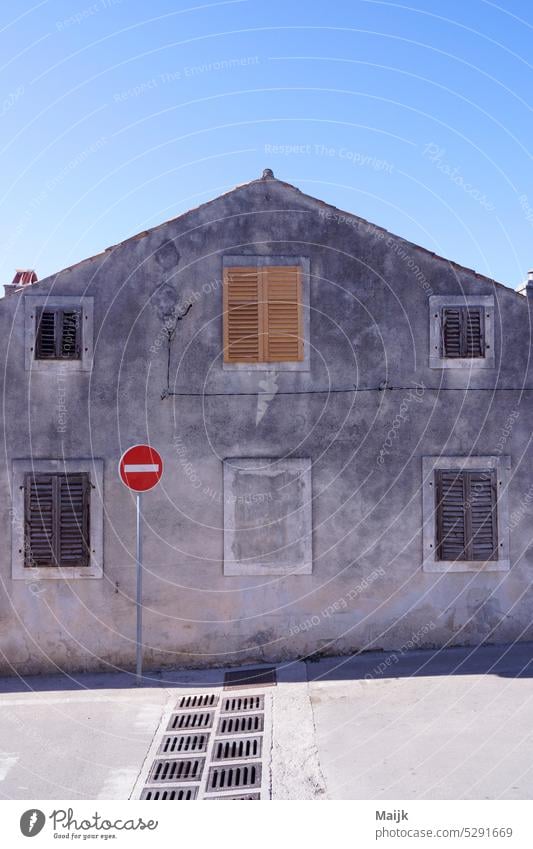 buildings House (Residential Structure) Building Facade one-way street sign Window Street Drainage Summer's day Sky daylight Exterior shot Architecture Deserted