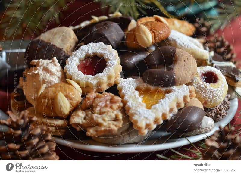 Collection | different cookies on a plate in the Advent season biscuits Cookie Plate Christmas advent season cookie plates Christmas & Advent Baked goods