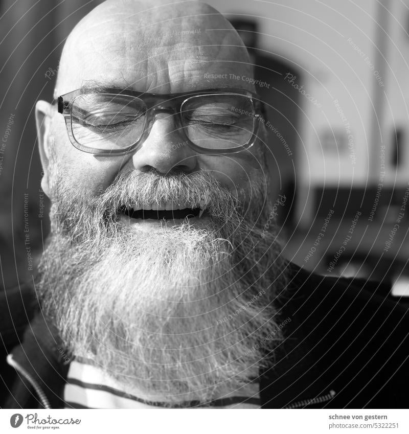 Sailor in the break Ocean Man 50+ Eyeglasses Dream Sleep Sun portrait Face Human being Facial hair Old Wrinkles Adults Looking into the camera Masculine Head