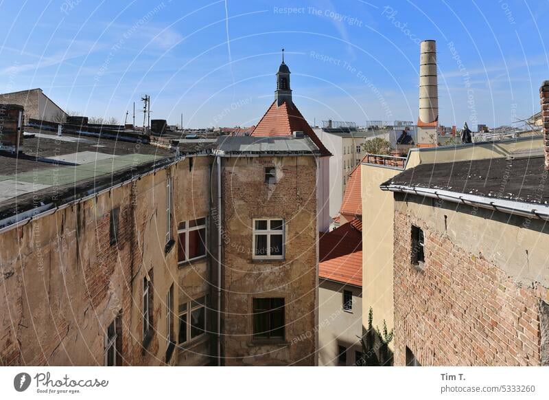 Backyard Prenzlauer Berg Berlin Colour photo Chimney Window Courtyard Interior courtyard Sky Deserted Downtown Town Old building House (Residential Structure)