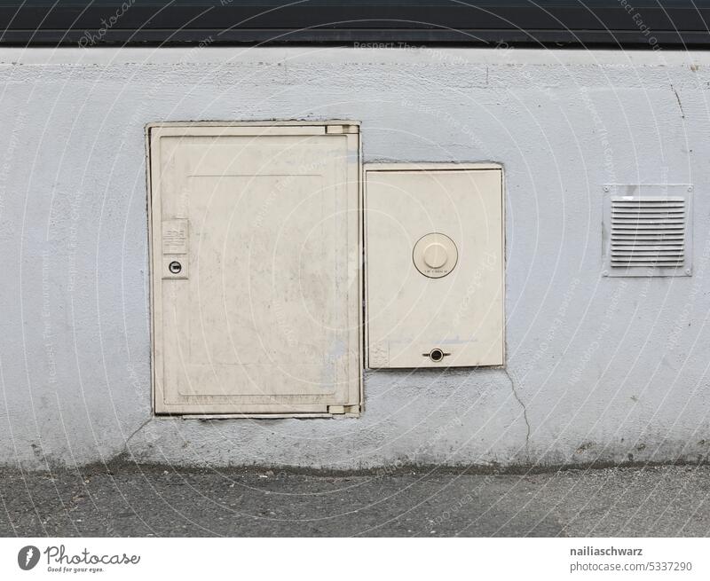 power box Remainder colors Gray Town Detail Facade Wall (barrier) Wall (building) Colour photo Exterior shot Electricity Power failure Subdued colour Box Old