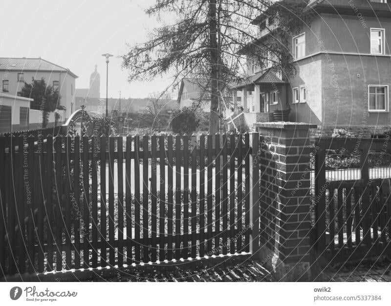 Over fence Front garden Fence Barrier Real estate Border Safety cordon Protection lattice fence Exterior shot Deserted Small Town Sangerhausen Saxony-Anhalt