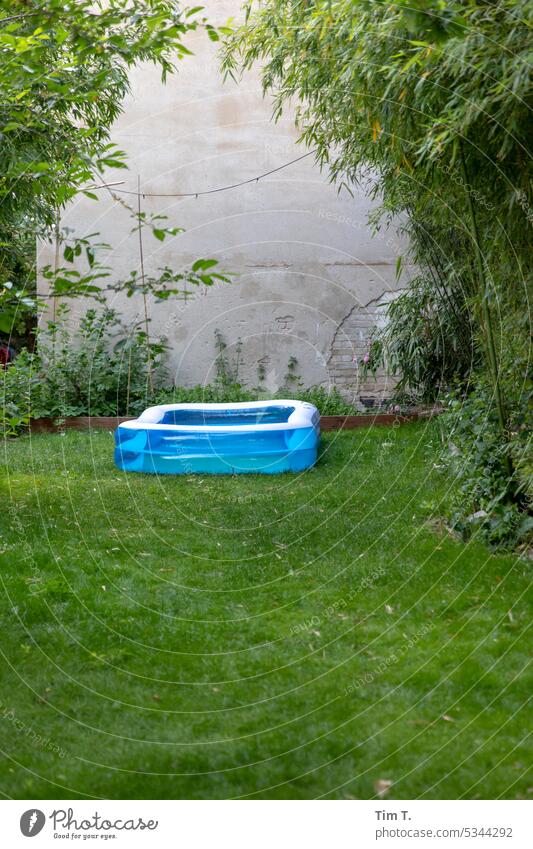 Backyard with pool Berlin Pankow Water Exterior shot Town Deserted Day Capital city Colour photo Architecture Downtown House (Residential Structure) Building