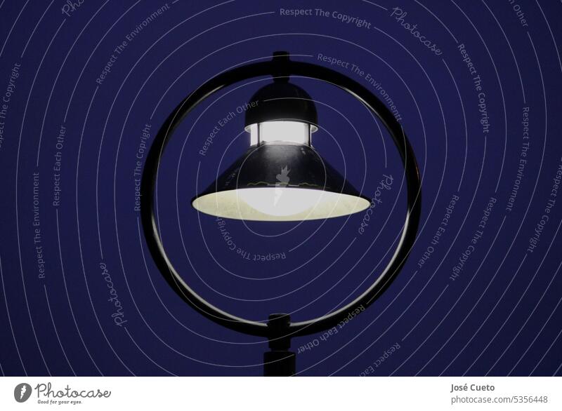 a bright circle Lamp Lighting Street lighting Lamp post Circle Abstract