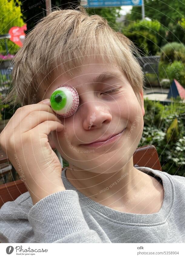 Glubschauge be alert! Amused boy with edible candy | close your eyes, fool around and enjoy. Child Boy (child) Infancy youthful younger teenager portrait