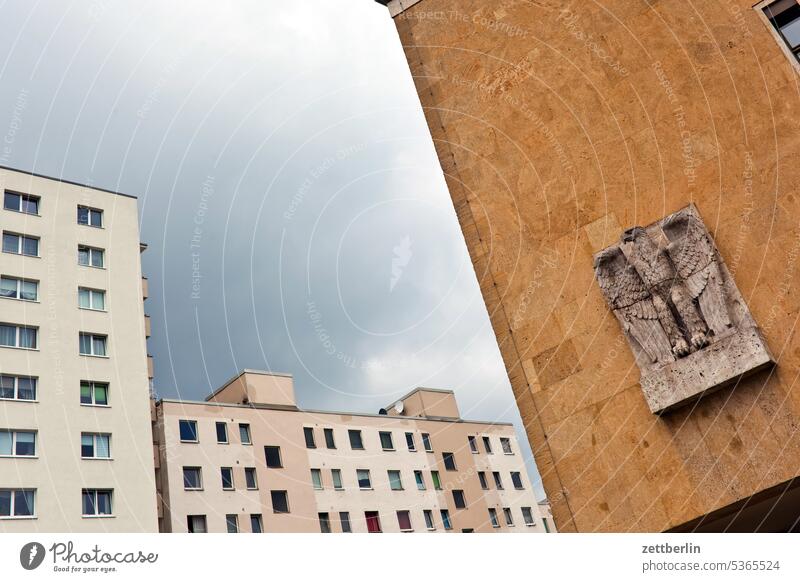 Airlift square again Berlin Far-off places Trajectory Airport Airfield Freedom House (Residential Structure) Sky High-rise Horizon Apartment house Deserted