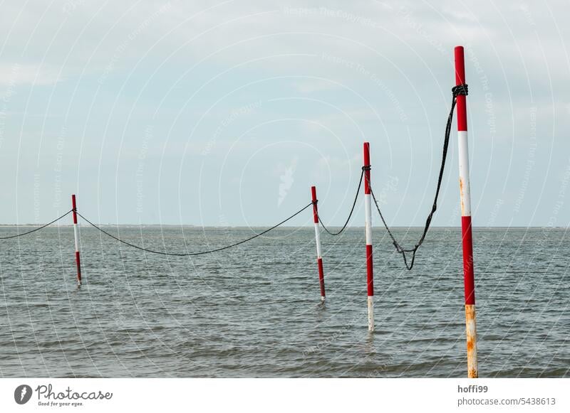 Bars in the sea when the water runs off limit the swimming area Swimming area North Sea coast North Sea Islands guarded beach Boundary Relaxation