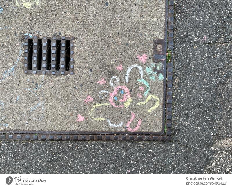 a colorful painted butterfly on a manhole cover Butterfly off street-painting chalk crayon Drawing Art Painting (action, artwork) variegated Street Artist