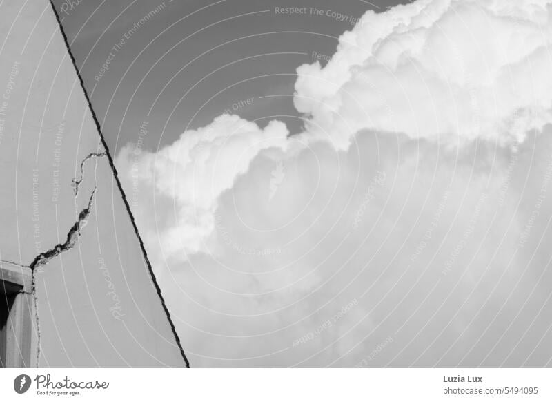 Facade, roof slope with deep crack around the window. Thick white sheep clouds pile up next to it. obliquely obliqueness Pitch of the roof Town urban Old