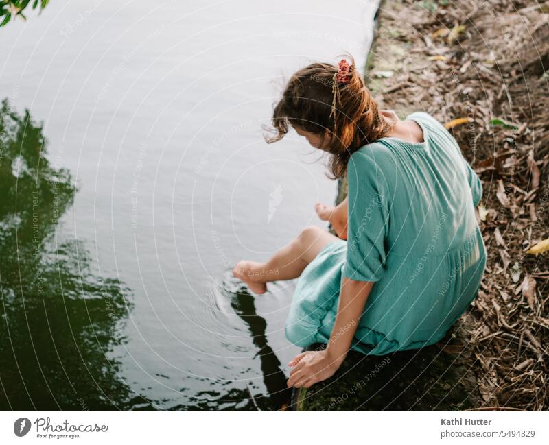 a young women sits at the river in India Dressing Landscape River Water Nature wallpapers vintage Woman Snapshot India, women, robes, river, pretty Calm