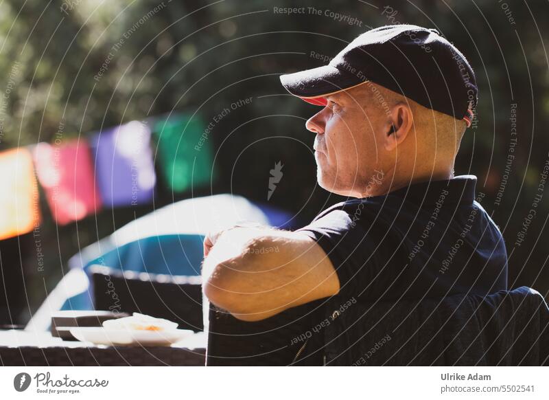 Drinkje bej Inkje | Full and satisfied - man with capy sits in front of empty plate and looks contentedly into the distance Summer portrait Face Head Meditative