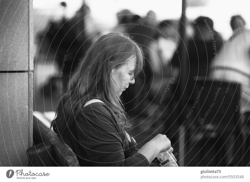 Drinkje bej Inkje | Short time out - woman with long hair sits on a bench and wants to roll a cigarette portrait Black & white photo Woman Feminine Adults Day