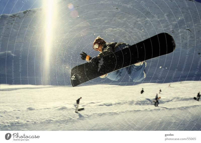 pipe 01 Snowboard Halfpipe Winter Sports Funsport Winter sports Sunbeam Bent Tall Brave Talented Back-light Exterior shot Colour photo Snowboarder Snowboarding