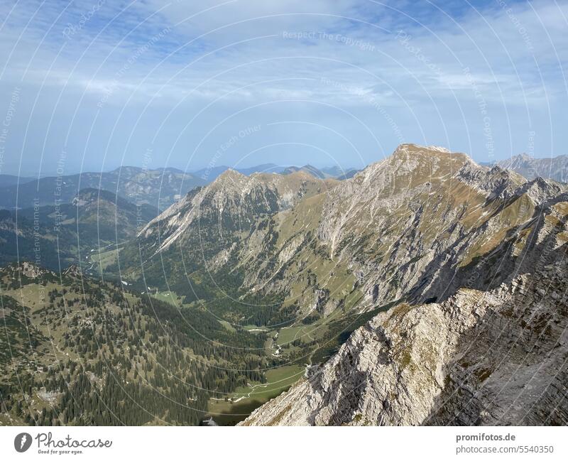 The Allgäu Alps with the Hindelanger via ferrata on a sunny day in October 2023. Photo: Alexander Hauk mountain mountains foghorn hindelanger via ferrata Summer