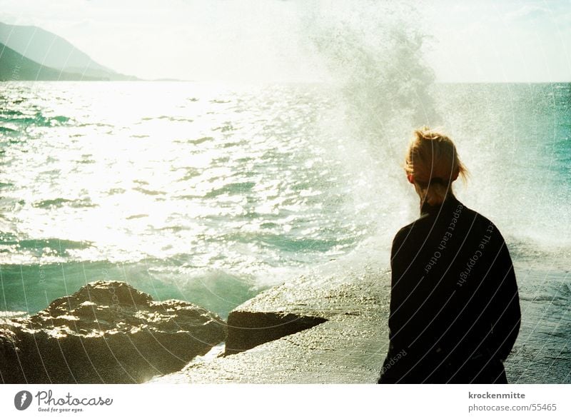 la mer Waves Beach Ocean White crest Greece Break water Back-light Splash of water Fresh Go up Surf Salty Vacation & Travel Incline Force of nature Woman Blonde