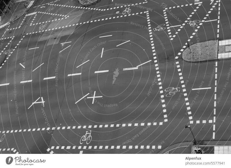 curious intersection . helpful ? cross Lanes & trails disheveling Street Transport Road traffic Signs and labeling Lane markings Line Cycle path Road sign