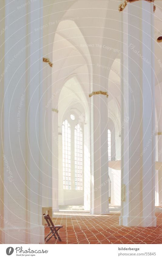 Columns-15 Gothic period Church window Window Building Light Sunbeam Religion and faith White Heavenly Brick Gothic Chair god Gold terakotta st. ptrie