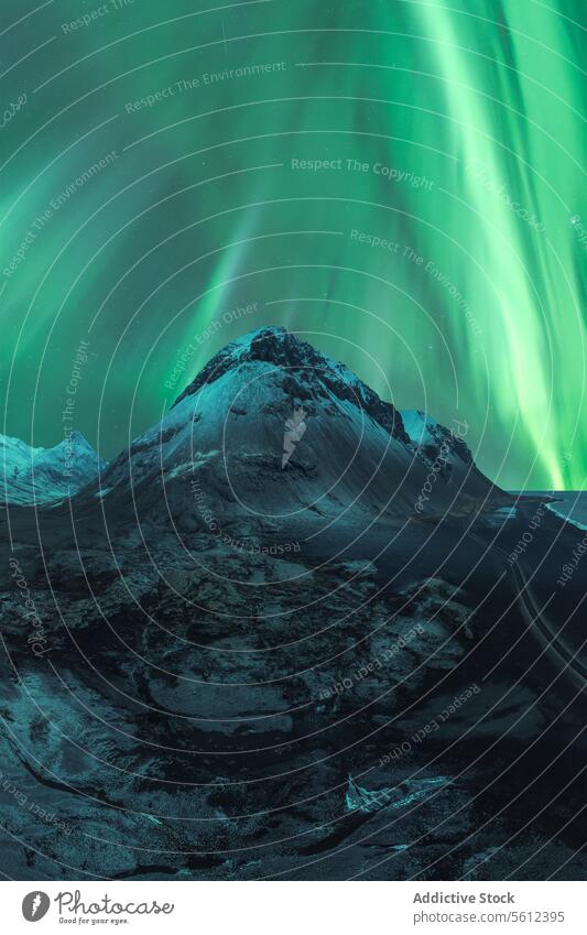 Majestic Aurora Borealis over Icelandic Mountain aurora borealis iceland mountain night northern lights spectacle nature rugged peak sky green phenomenon