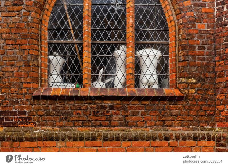 Sculptures in the window Old town Building Harbour Port City Hanseatic League Hanseatic City House (Residential Structure) Sky Horizon coast Mecklenburg MV