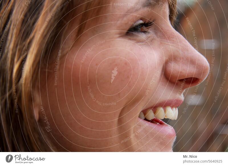 woman Face Well-being Smiling portrait Emanation Friendliness Laughter Joie de vivre (Vitality) Contentment Optimism Sympathy Authentic naturally Attractive