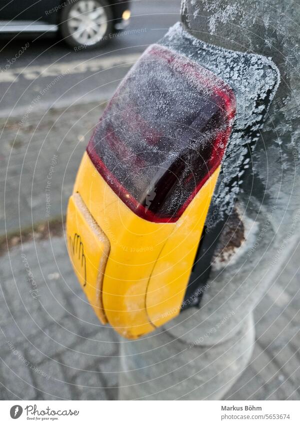 Traffic light warning for blind people. Here you can see how it is frozen at up to minus 10 degrees in Troisdorf Clue Warning signal Minus degrees Spich Blind