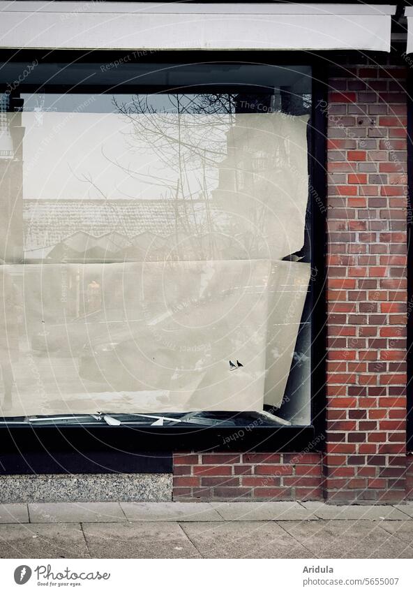 Vacancy | Shop window of a store covered with cardboard Store premises business business discontinuation Retail sector Close forsake sb./sth. Trade Economy