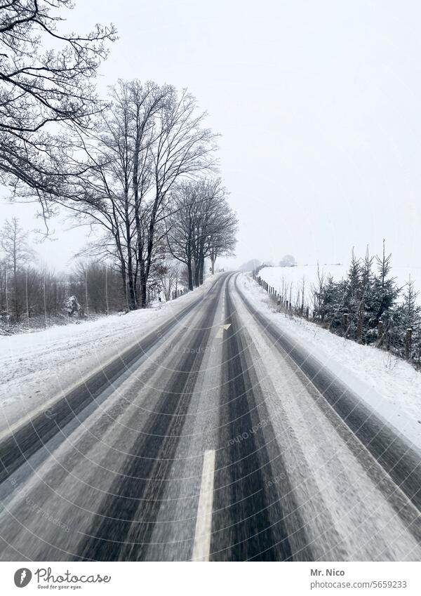 highway Street Country road Road traffic Lanes & trails Traffic infrastructure empty street Traffic lane on the road Out of town road trip two lanes