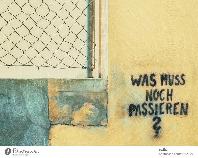 Last questions Wall (building) Wall (barrier) Characters Question mark Earnest Ask Graffiti Letters (alphabet) upper-case letters Plaster Facade Interest Detail