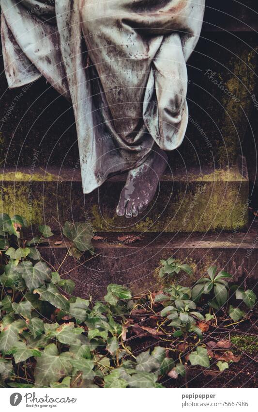 Foot of a sculpture on a tomb Feet Cemetery God'sack Tomb Sculpture Grave Grief Death Transience Tombstone Sadness Stone Religion and faith Calm Belief Eternity