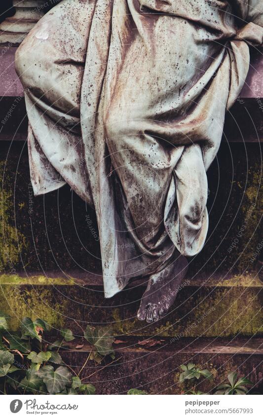 Foot of a sculpture on a tomb Feet Cemetery God'sack Tomb Sculpture Grave Grief Death Transience Tombstone Sadness Stone Religion and faith Calm Belief Eternity