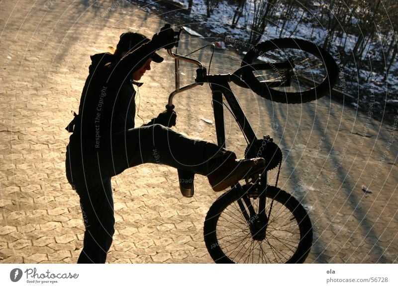 ride baby ride Woman Winter Jump Park BMX bike Shadow felt ethically 180°