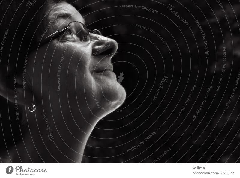 Amazement in Weimar Face Profile feminine Woman Eyeglasses Upward Marvel astonished Observe portrait B/W Human being Curiosity earring Joy Surprise Belief