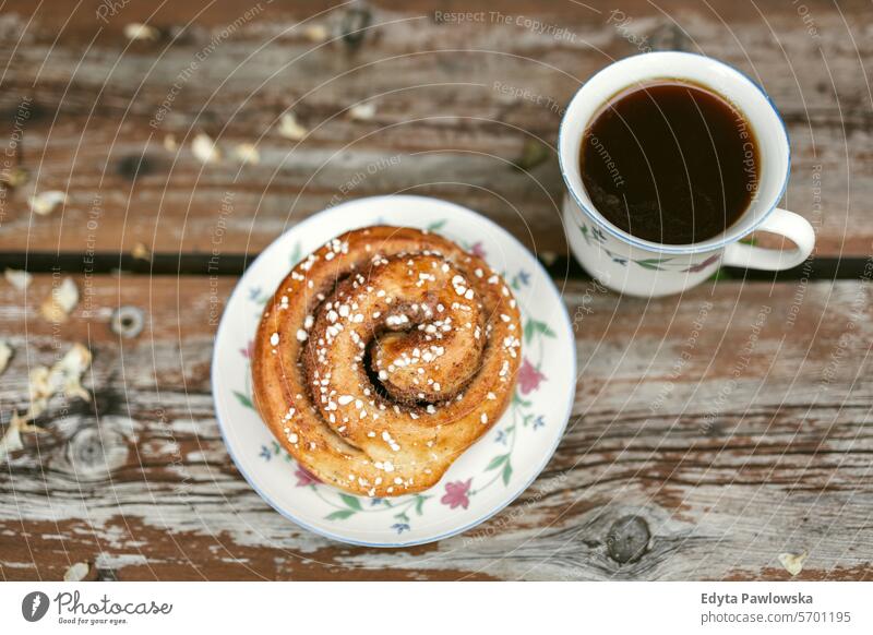 Cup of coffee and plate with cinnamon roll bakery breakfast brown bun cinnamon bun close-up cup of coffee delicious dessert drink food sweet fika fresh homemade