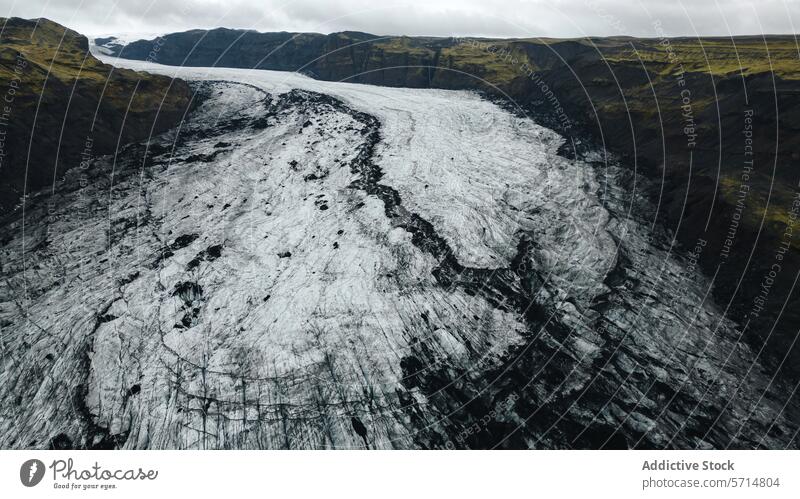 Majestic Vatnajokull Glacier in the Icelandic Landscape iceland vatnajokull glacier aerial view landscape pattern majestic nature cold climate environment