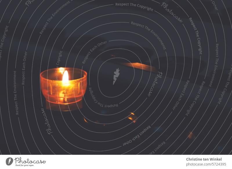 a candle in memory shoulder stand Grief devotion To console please consolation Religion and faith Hope Belief Death Remember Light Prayer Church commemoration