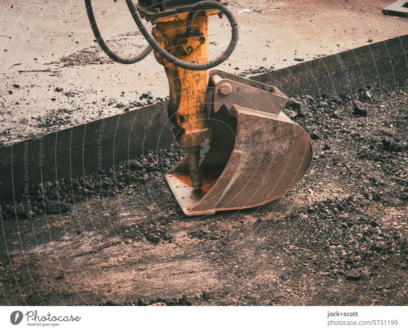 Excavator takes a break Construction site Excavator shovel Asphalt Pavement Work and employment Break safeguarded Road construction unmoved Hard asphalt surface