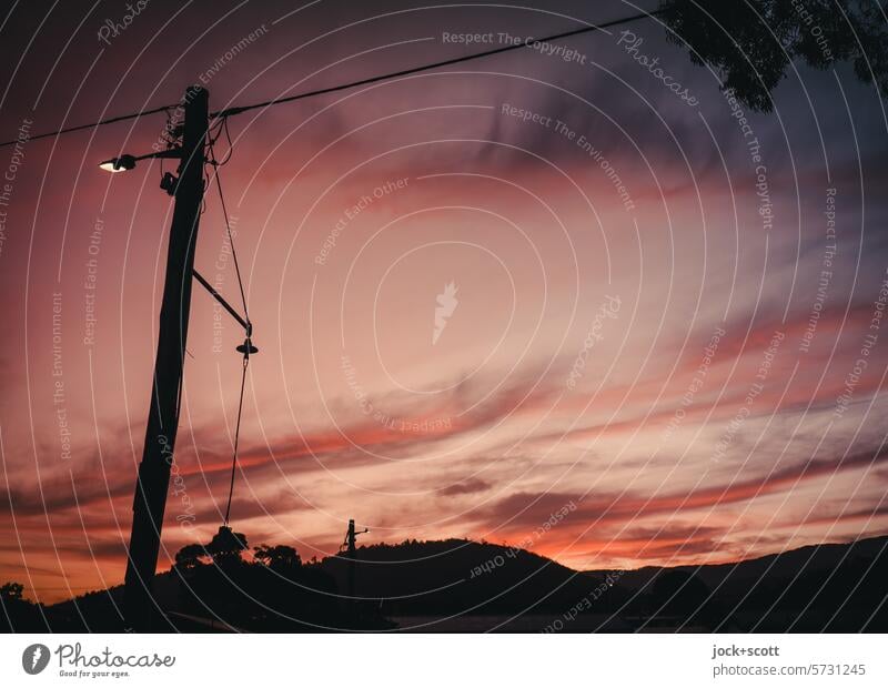 Erleuchtung bevor die Nacht kommt Evening evening mood Clouds Sky Twilight Electricity pylon blue hour Light (Natural Phenomenon) Silhouette Power transmission