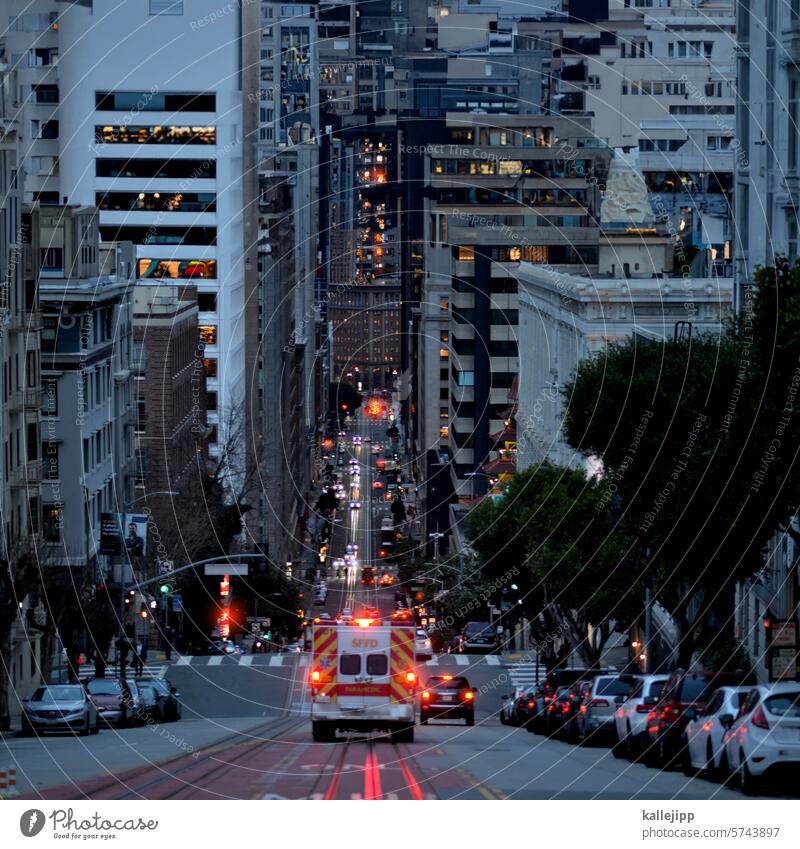 downtown San Francisco Krankenwa USA Architecture Abulance Street lighting Downtown Exterior shot San Francisco bay Skyline Town Vacation & Travel Tourism