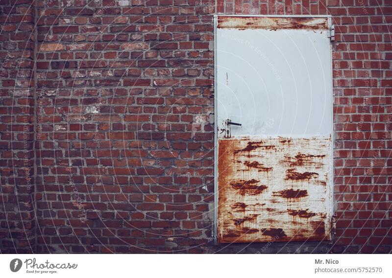 Emergency exit door , half rusted Rust Metal Wall (barrier) Front door Way out Entrance Building Architecture Dirty Depot Warehouse Back door Metal door